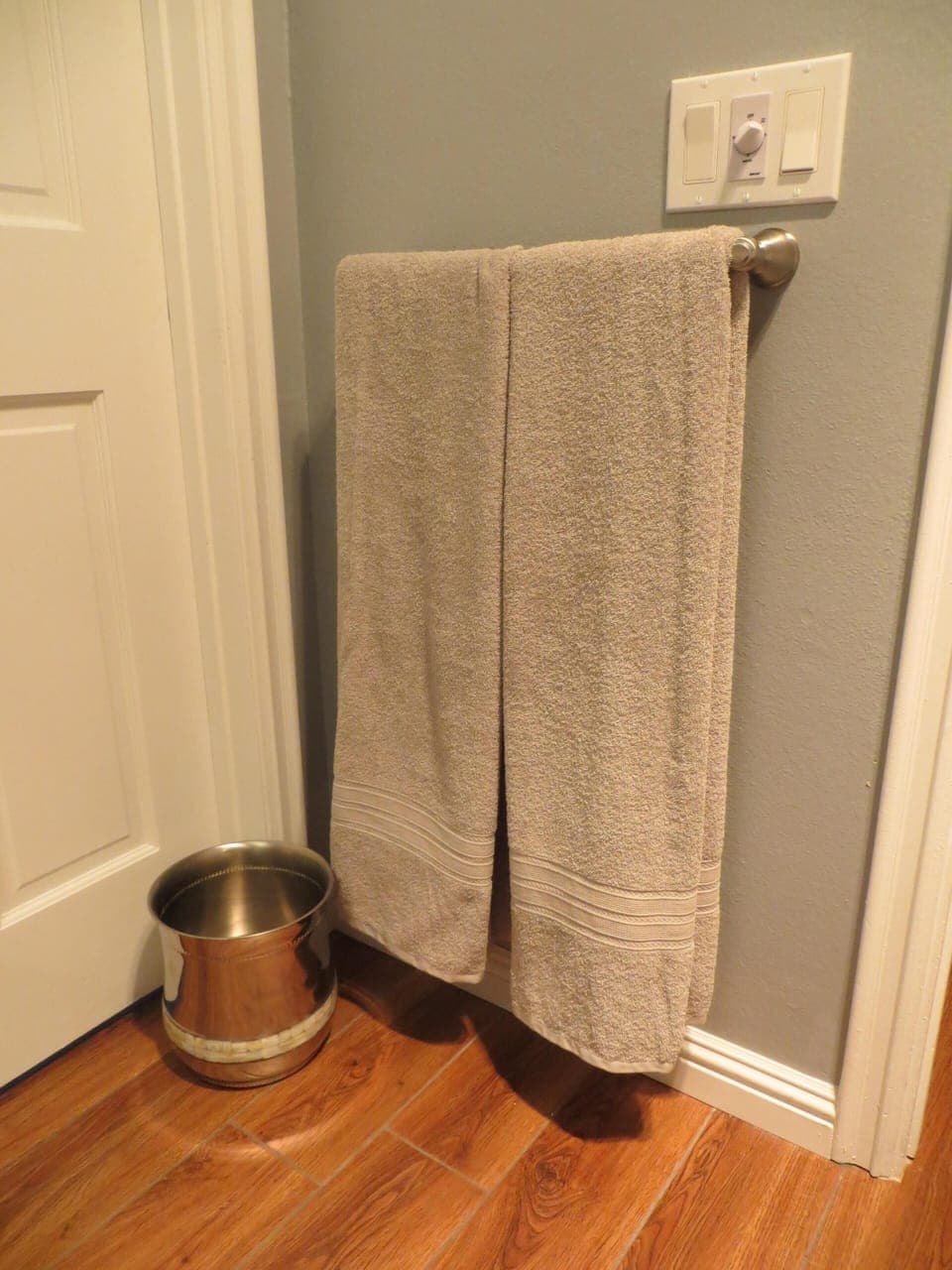 2 bath sheets are provided