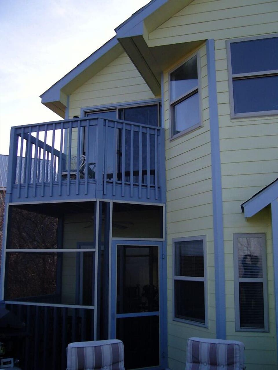 Master bedroom also has a balcony with Great View ! Night time view of lights!