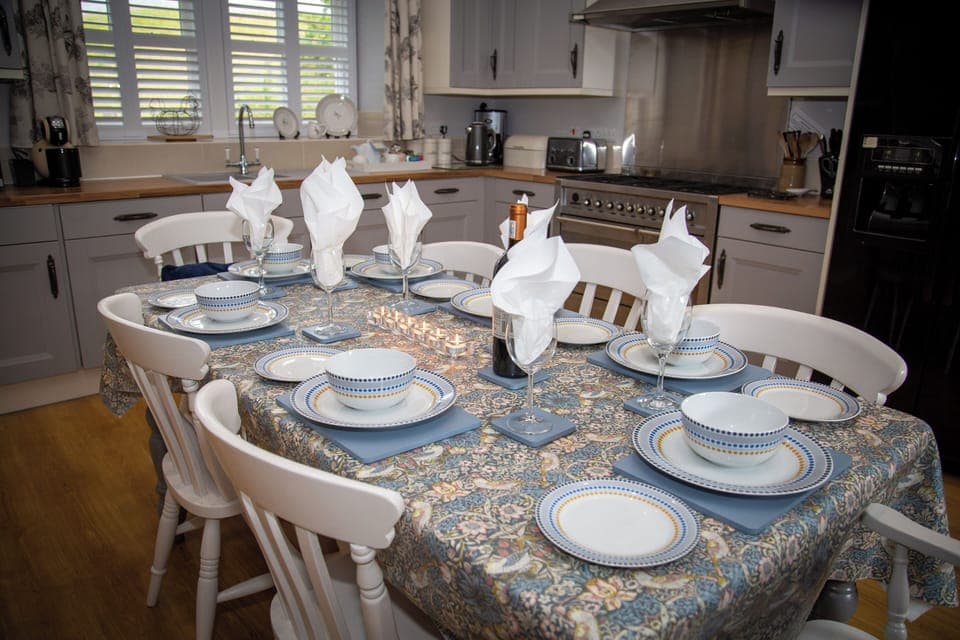 Gather round at the end of day to a delicious home cooked meal