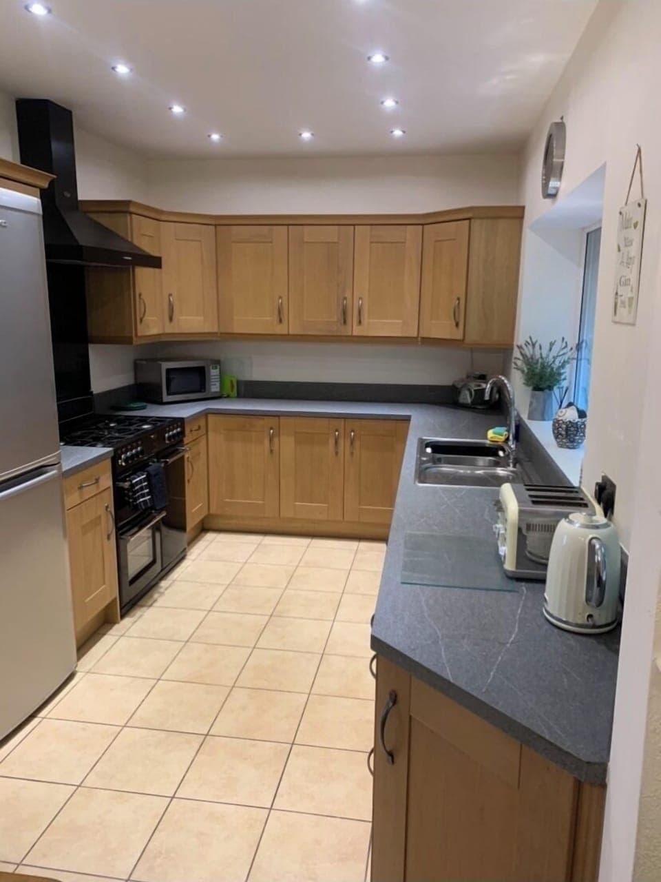 Fully equipped kitchen