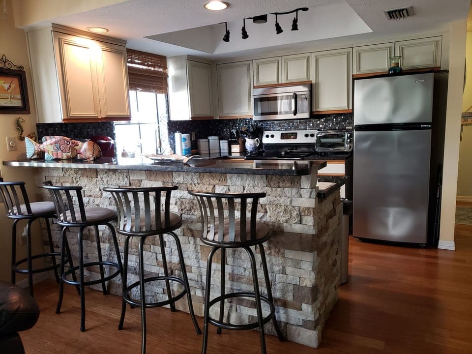 The kitchen bar sits four