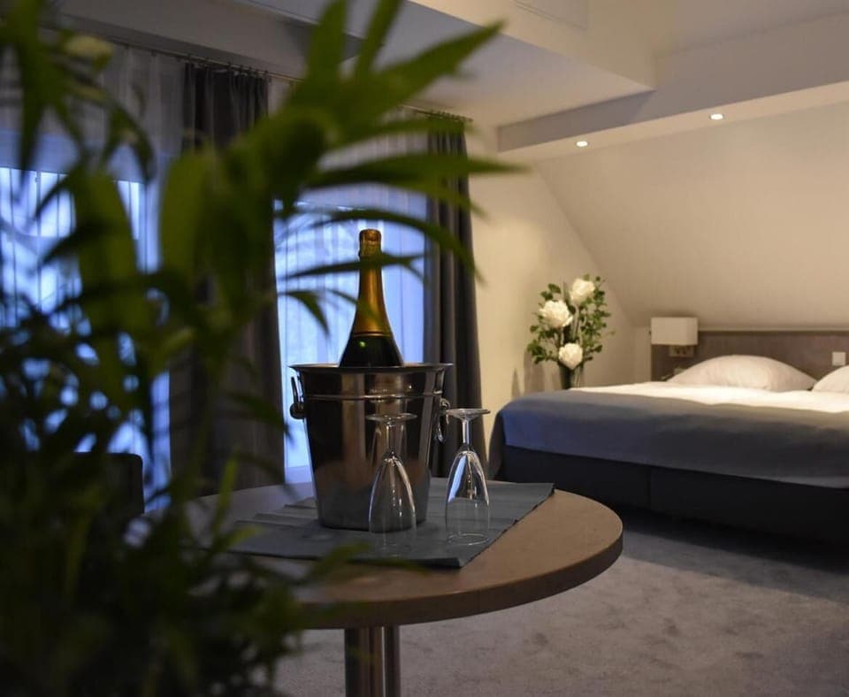 Minibar, desk, laptop workspace, blackout drapes