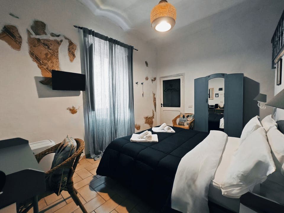 Triple Room | Individually decorated, individually furnished, free WiFi, bed sheets