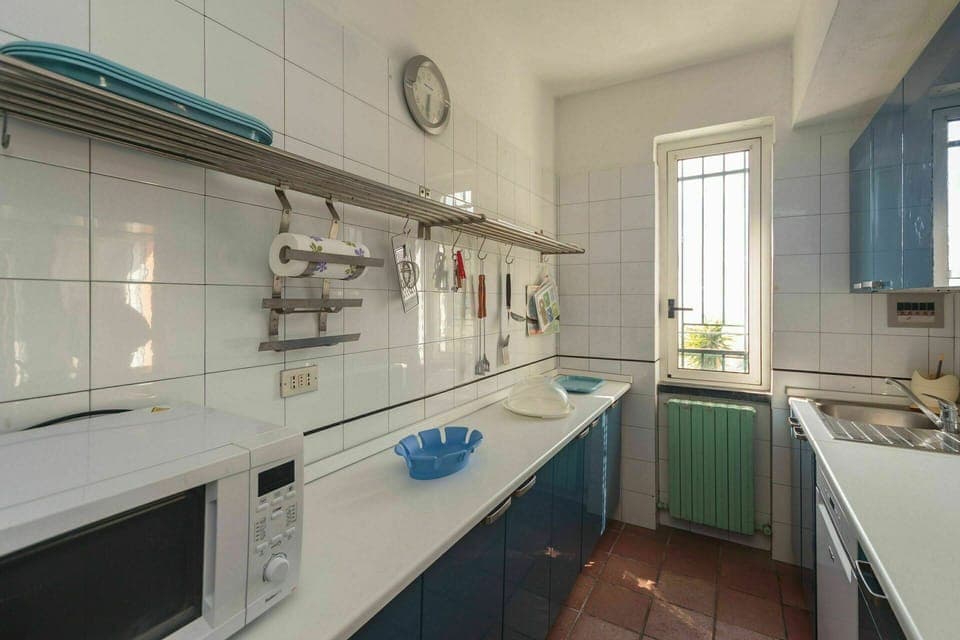 Cabinetry, Kitchen Sink, Sink, Tap, Window, Countertop, Kitchen, Building, Interior Design, House