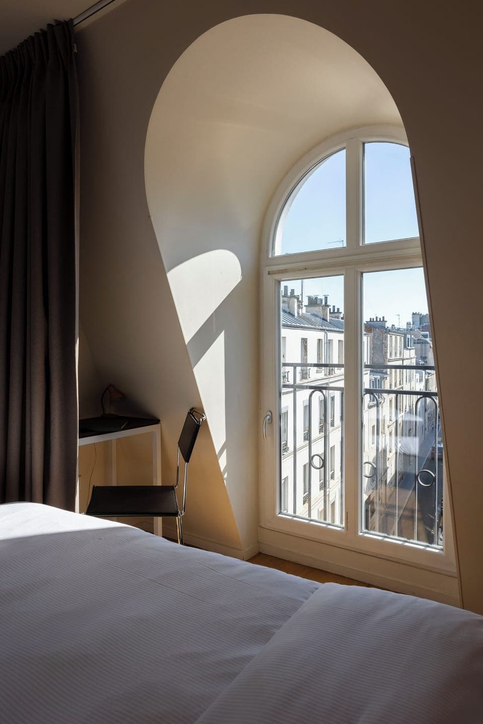 Classic Room | Premium bedding, in-room safe, desk, blackout drapes