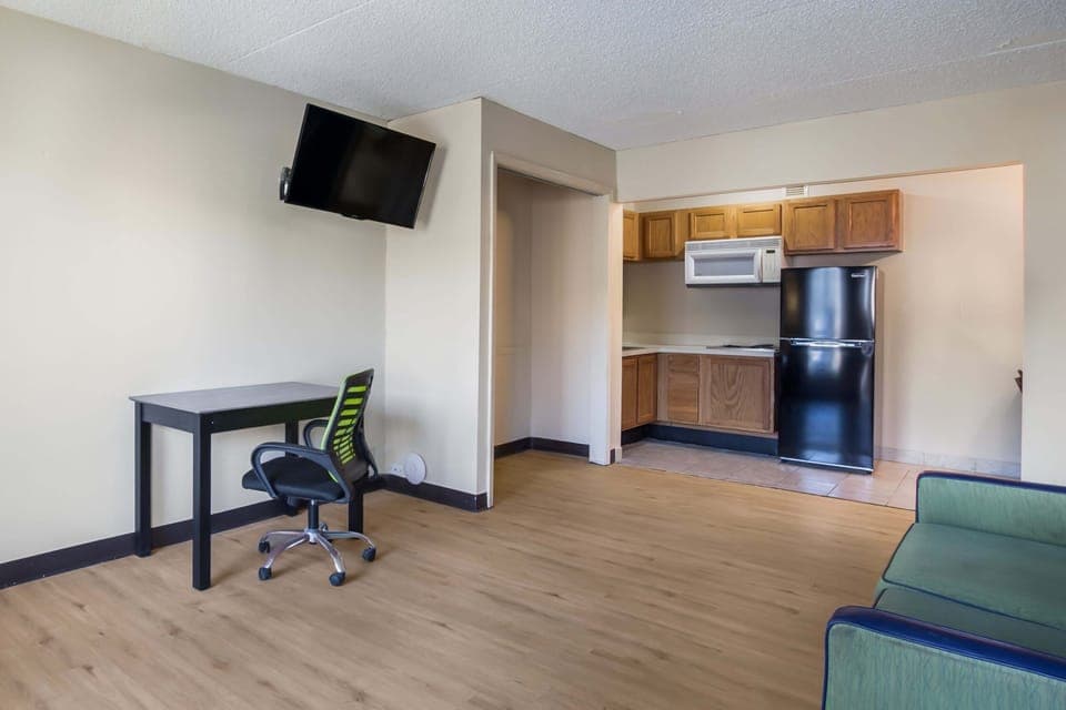 Fridge, microwave