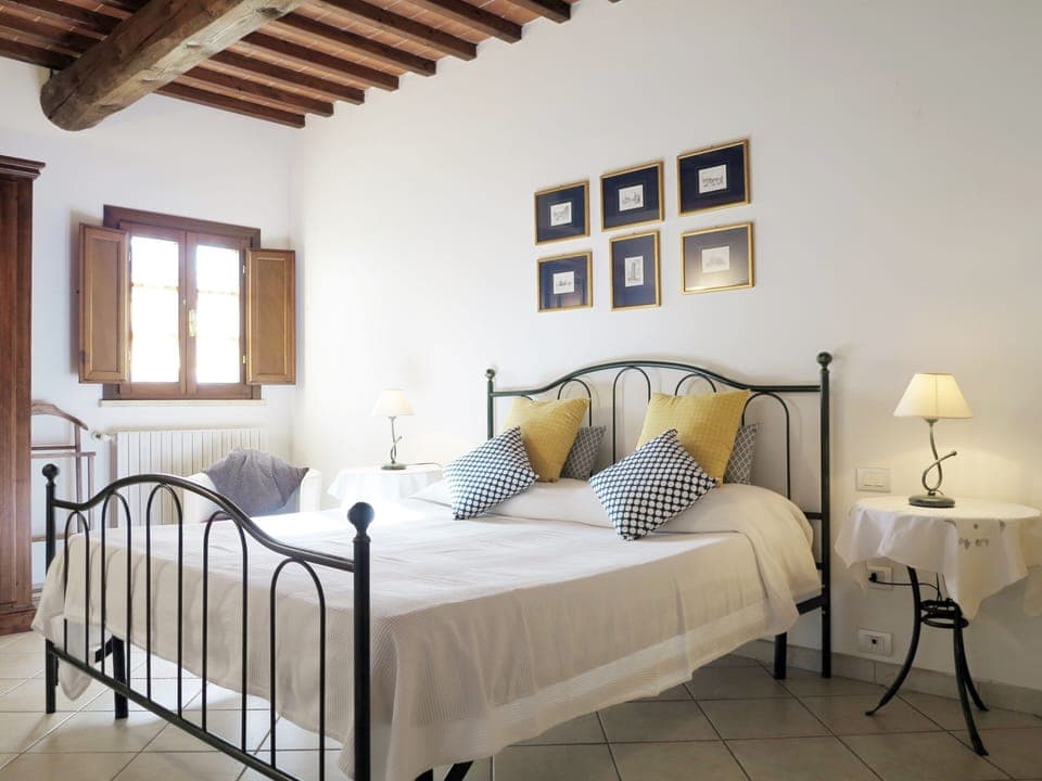 Double bedroom in Ballerina apartment at La Scuola di Furio