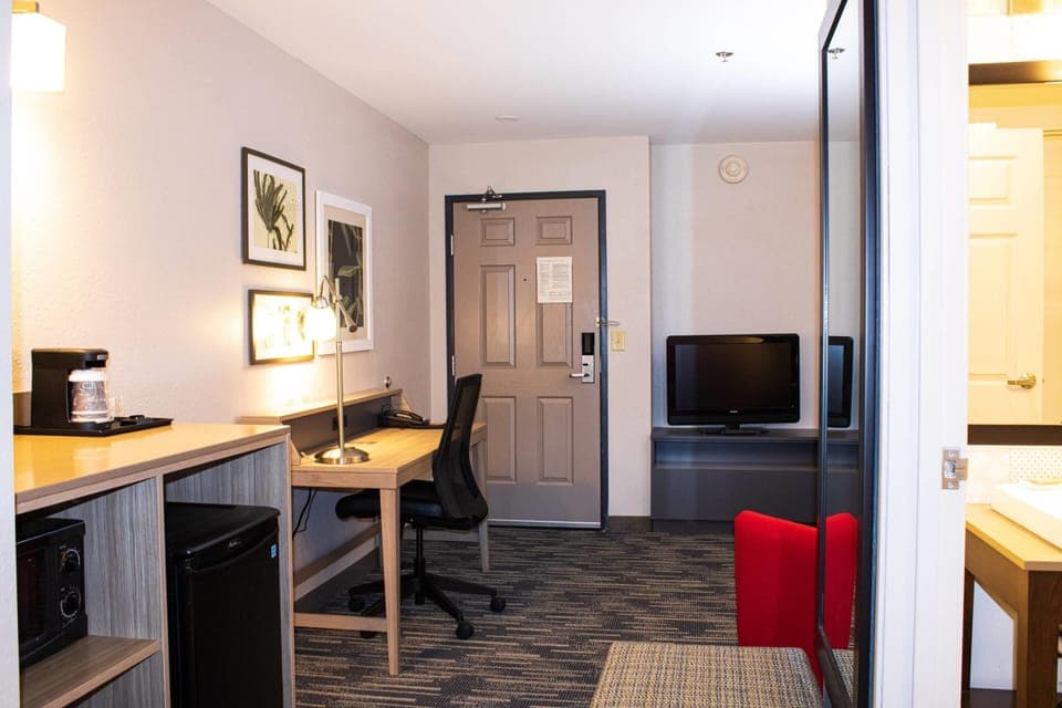 Premium bedding, desk, blackout drapes, soundproofing