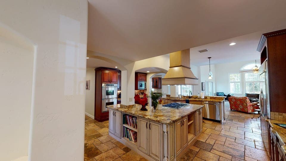 Large Open Kitchen that is accomdating to the entire Home