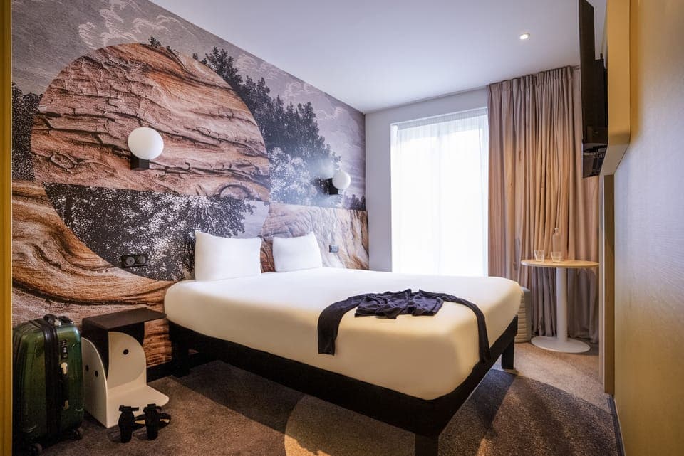 Standard Room, 1 Double Bed | Premium bedding, in-room safe, desk, laptop workspace