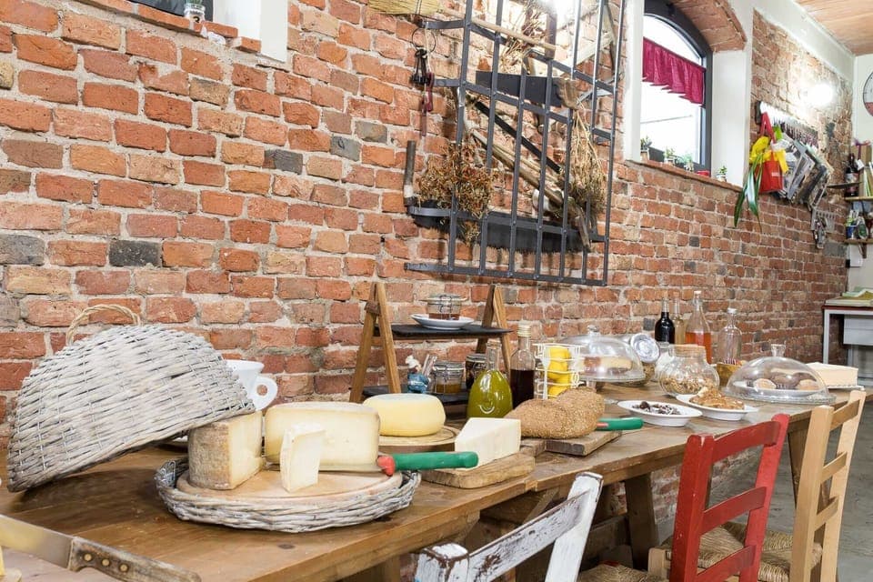 Lunch and dinner served, local cuisine