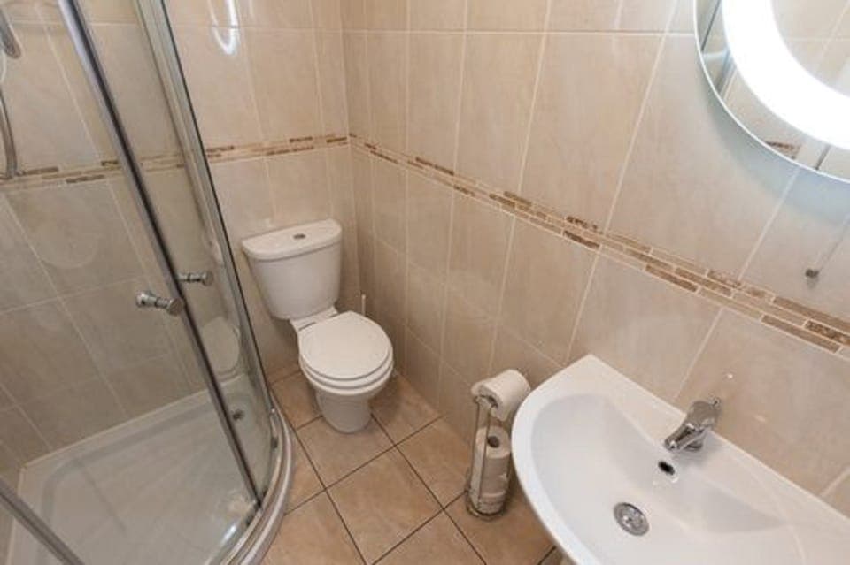 Apartment, 1 Bedroom | Bathroom shower