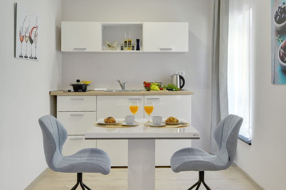 City Studio Suite, 1 King Bed, Non Smoking | Interior