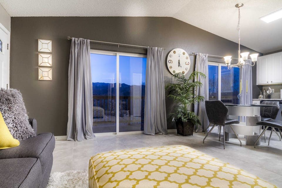 Elegant retreat with gorgeous views of Pikes peak and Garden of the gods.