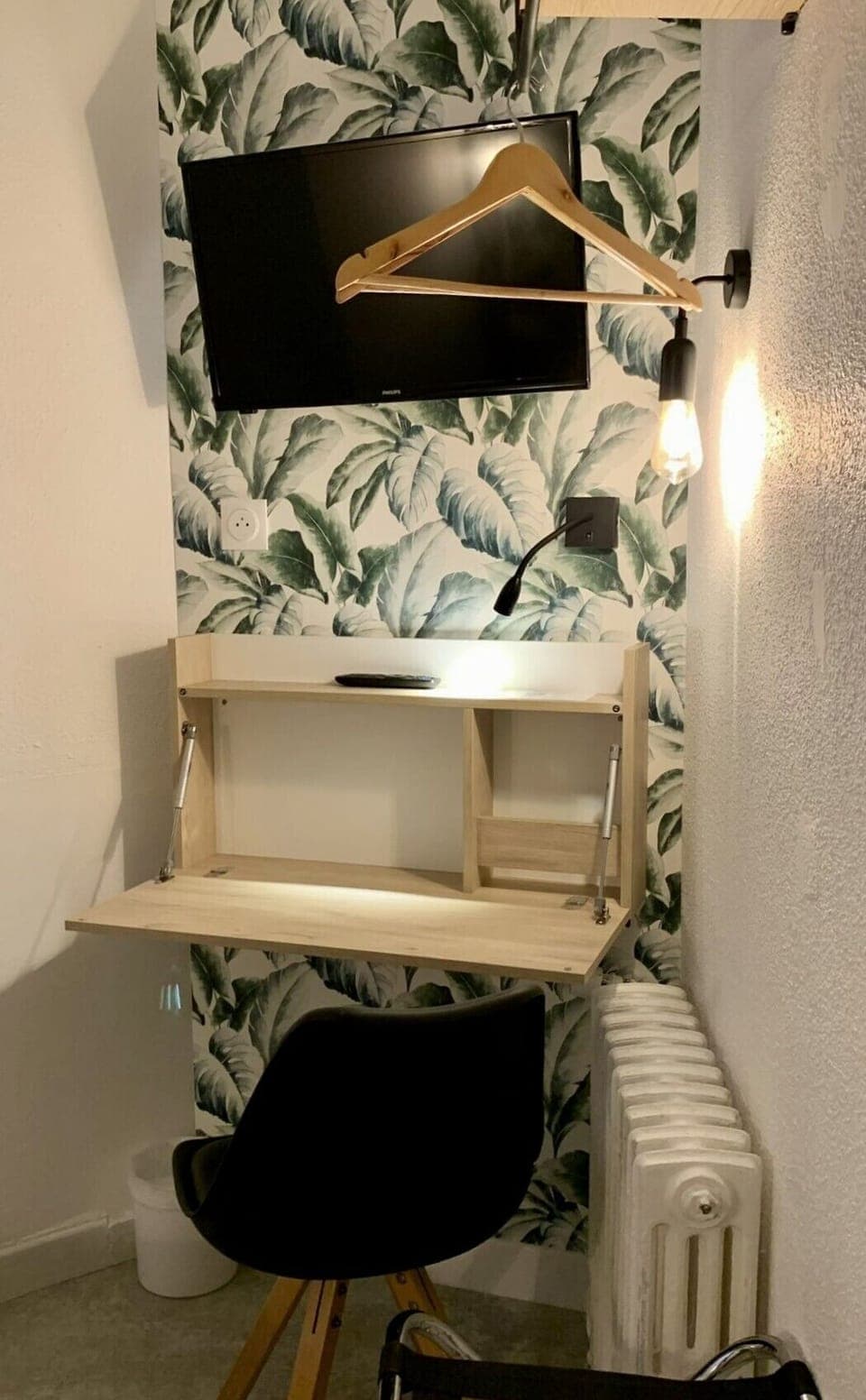 Individually decorated, individually furnished, desk, soundproofing