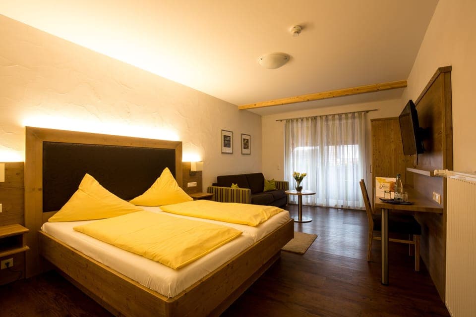 Comfort Double Room | In-room safe, rollaway beds, free WiFi, bed sheets