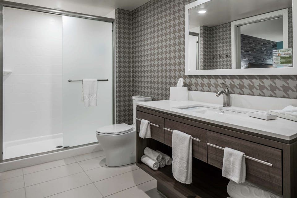 Suite, 1 Bedroom, Non Smoking | In-room safe, cribs/infant beds, free WiFi, bed sheets