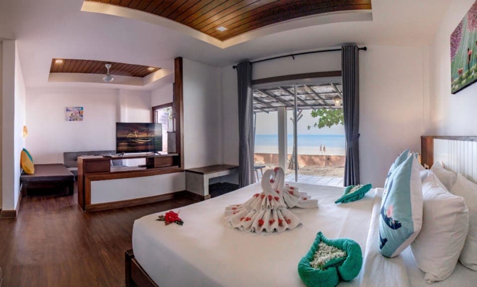 Suite, Sea View | In-room safe, desk, blackout drapes, free WiFi