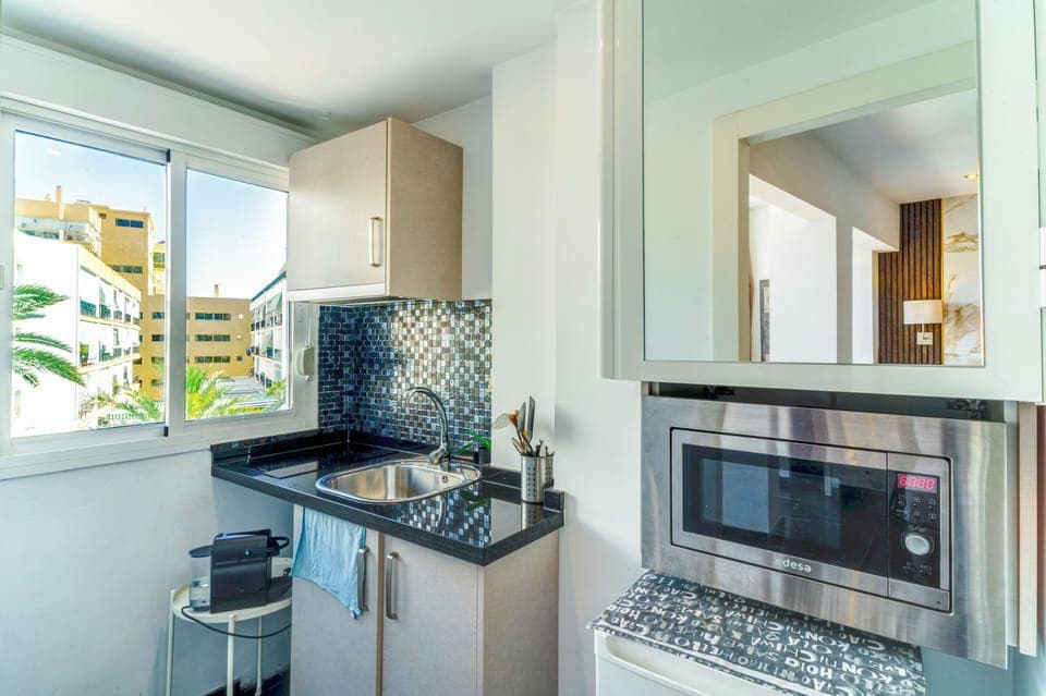 Family Studio | Private kitchen | Mini-fridge