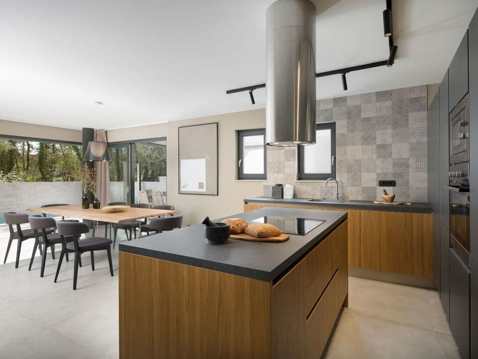 Countertop, Room, Property, Furniture, Interior Design, Kitchen, Cabinetry, Building, House, Floor