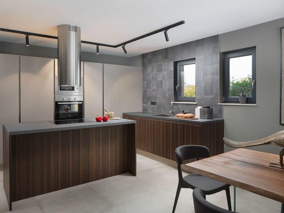 Room, Interior Design, Furniture, Property, Building, Kitchen, House, Countertop, Ceiling, Cabinetry