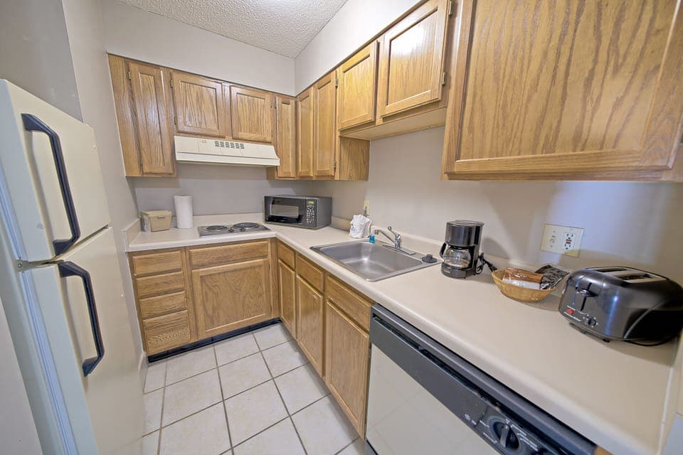 Full-size fridge, microwave, stovetop, dishwasher