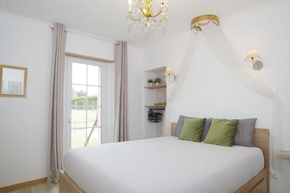 Double Room, Ensuite, Garden View (Le Printemps)