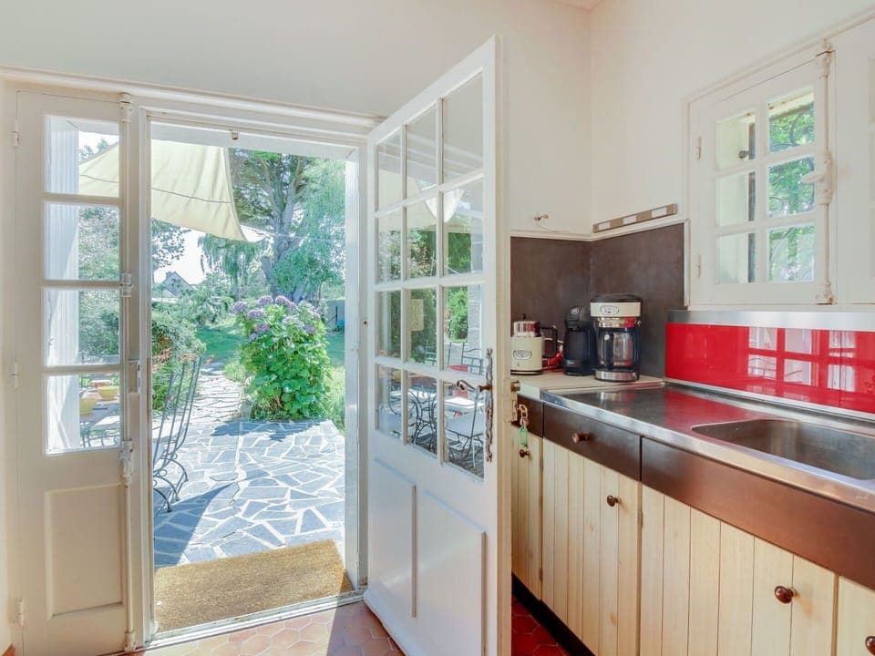 Kitchen Sink, Cabinetry, Countertop, Property, Sink, Furniture, Tap, Wood, Window, Kitchen Appliance