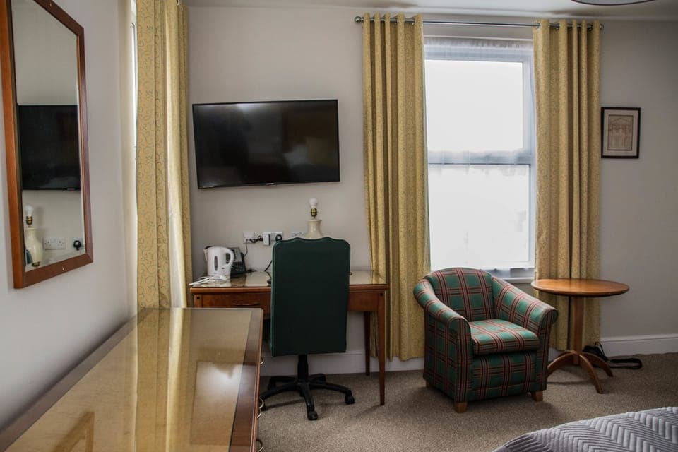 Superior Double Room | Desk, iron/ironing board, free WiFi, bed sheets