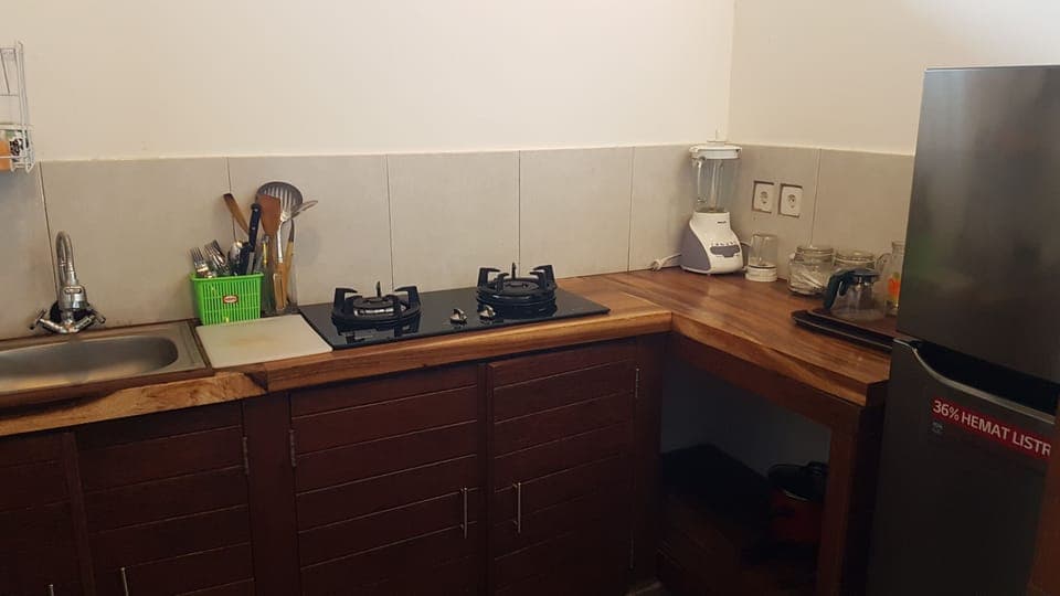 Deluxe Double Room, 1 Queen Bed | Private kitchenette | Shared fridge