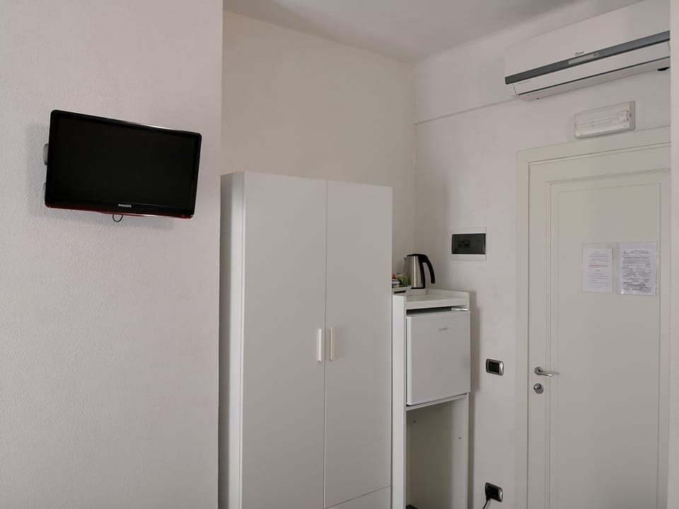 Room 5 - Basic | Desk, free WiFi, bed sheets