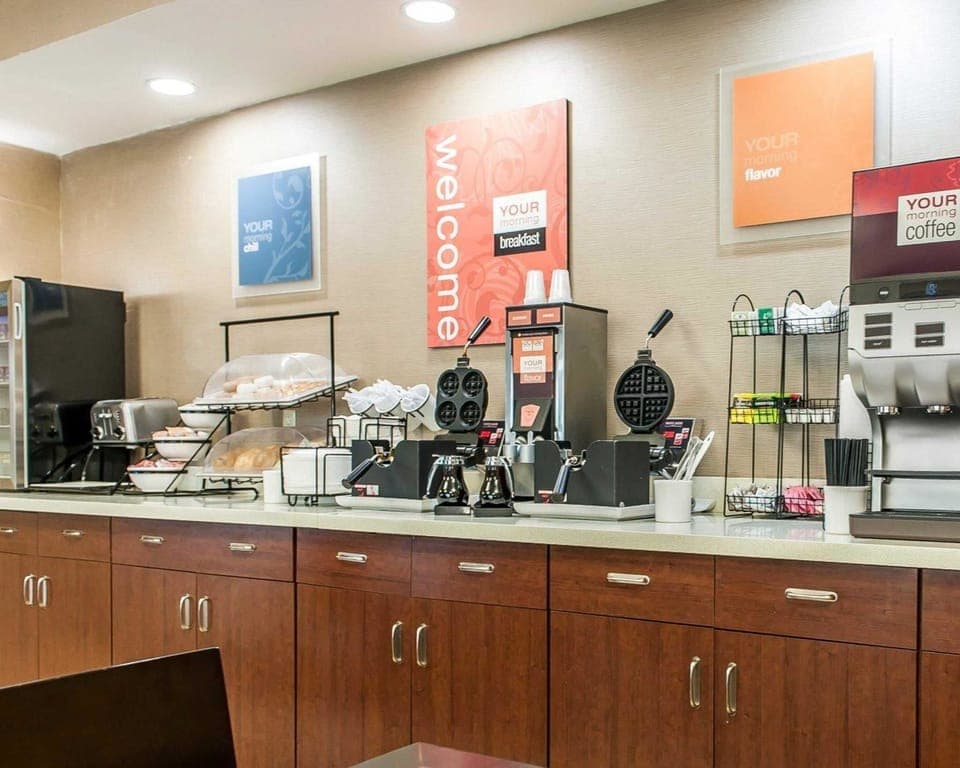 Free continental breakfast on weekdays