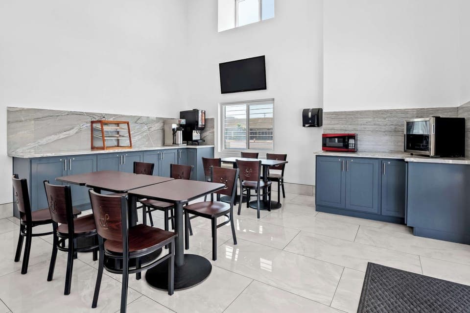 Free daily continental breakfast