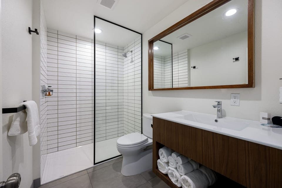 Deluxe Double Queen | Bathroom | Shower, hair dryer, bathrobes, towels