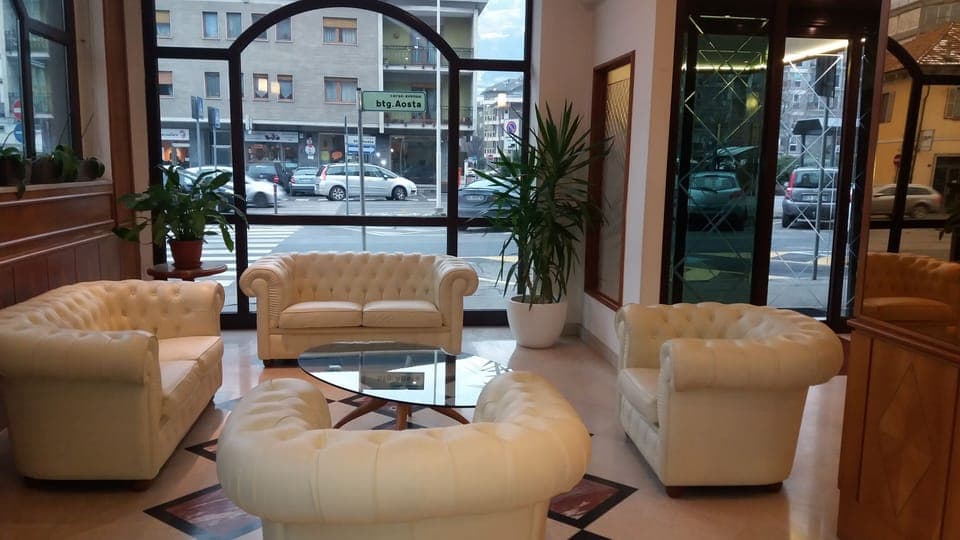 Junior Suite | Lobby sitting area