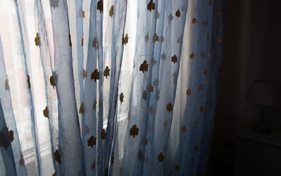 Shower, rainfall showerhead, free toiletries, hair dryer