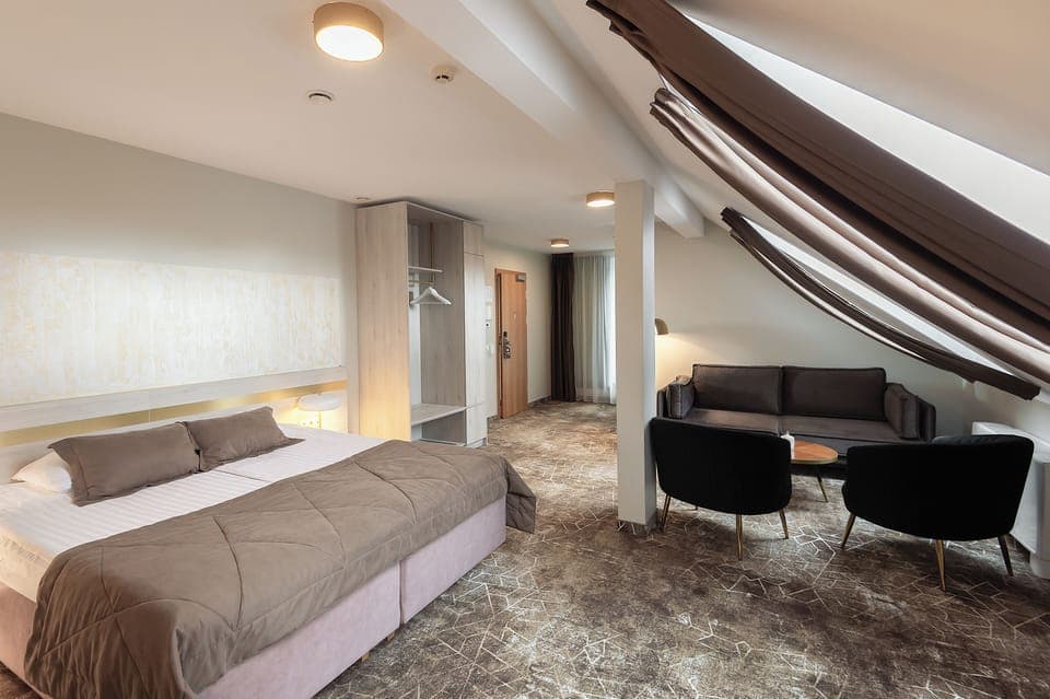 Standard Suite | Desk, iron/ironing board, cribs/infant beds, free WiFi