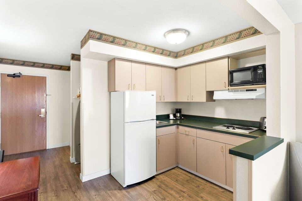 Desk, blackout drapes, iron/ironing board, free WiFi