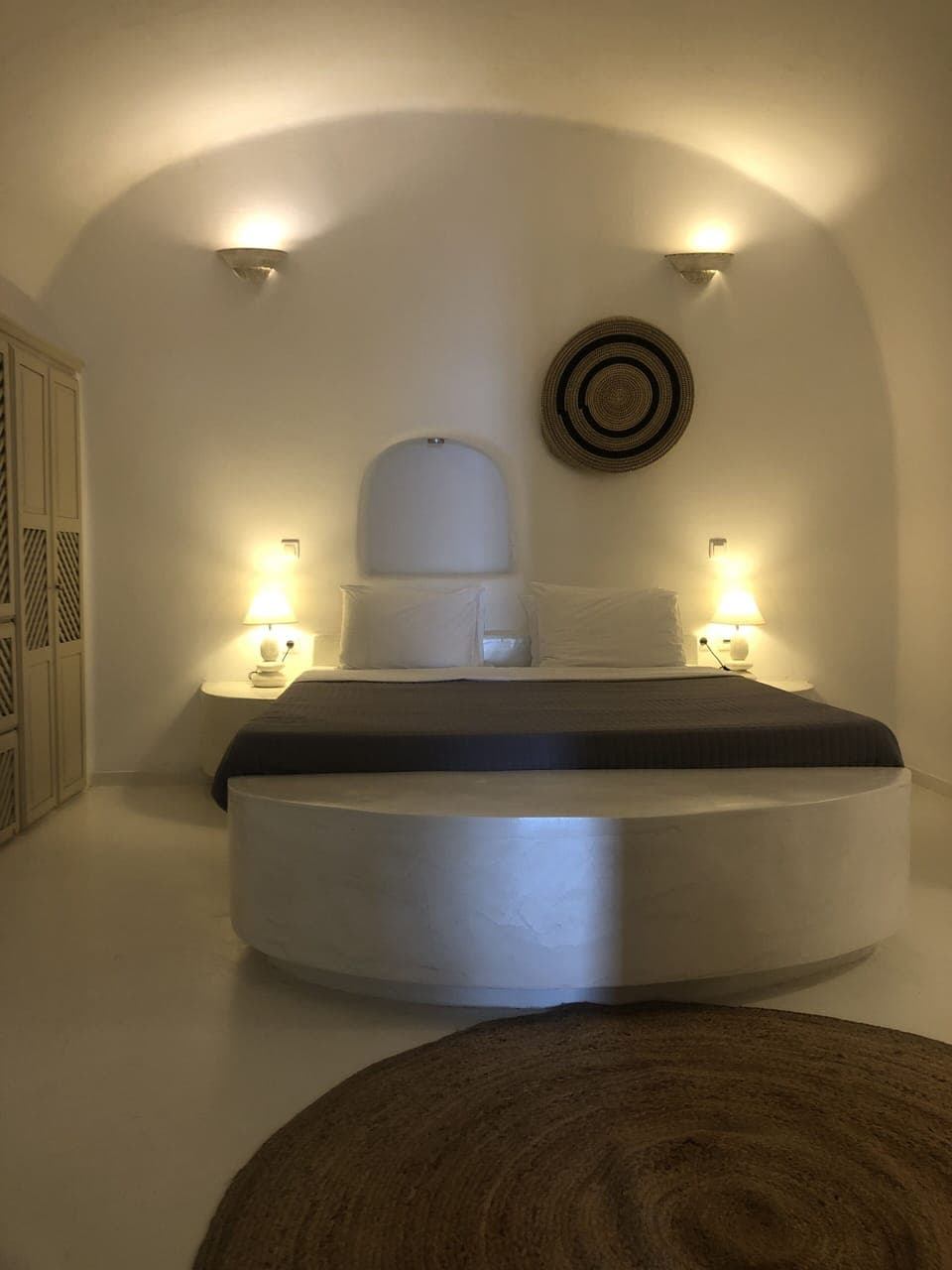 Deluxe Suite, Jetted Tub | Minibar, in-room safe, iron/ironing board, free WiFi