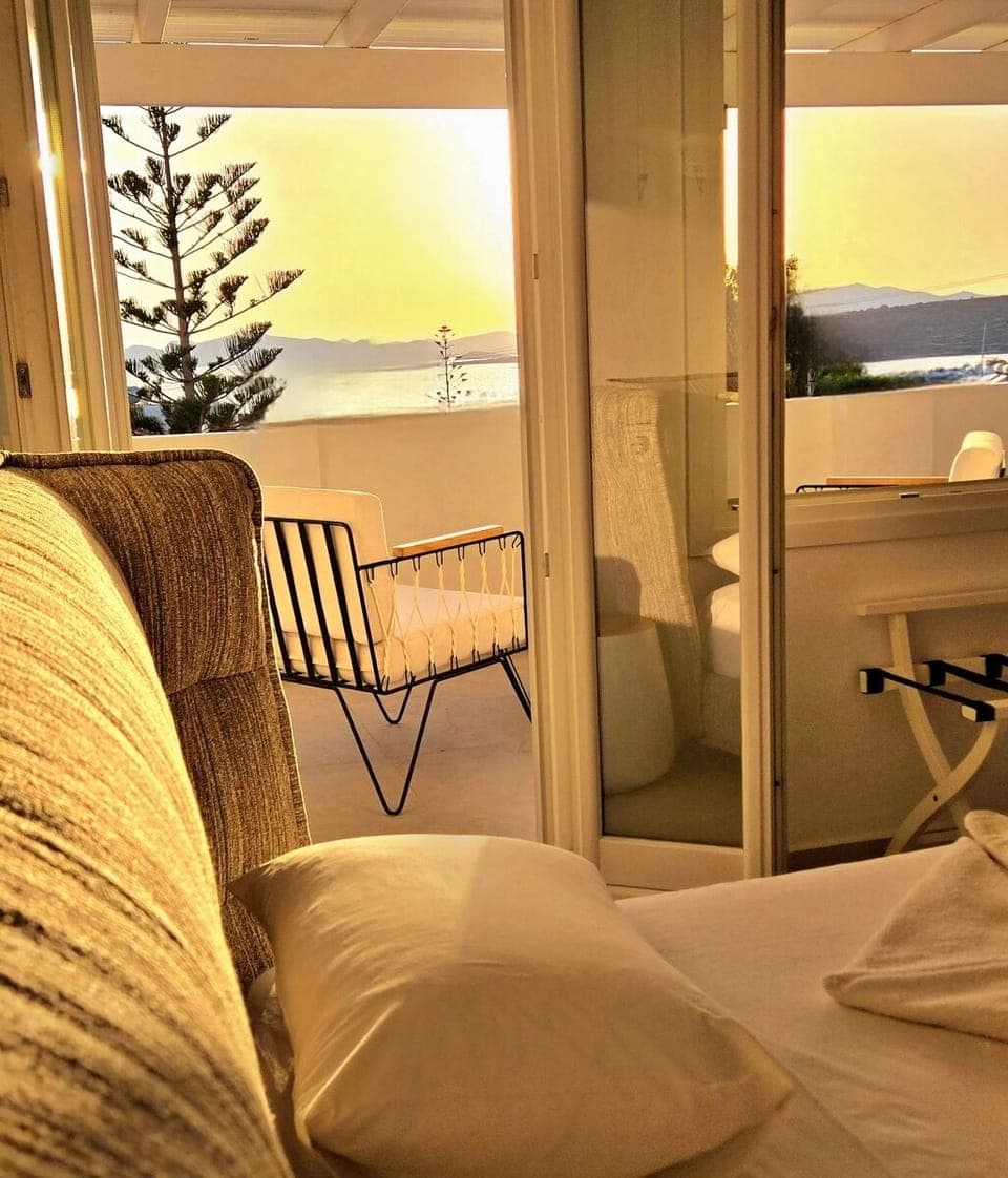Superior Double or Twin Room, Sea View | Minibar, individually decorated, desk, soundproofing