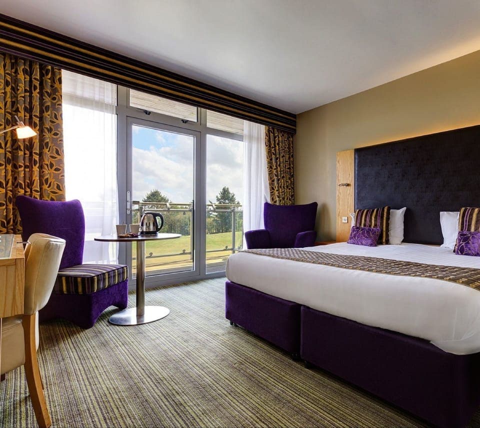 Pillowtop beds, in-room safe, desk, blackout drapes