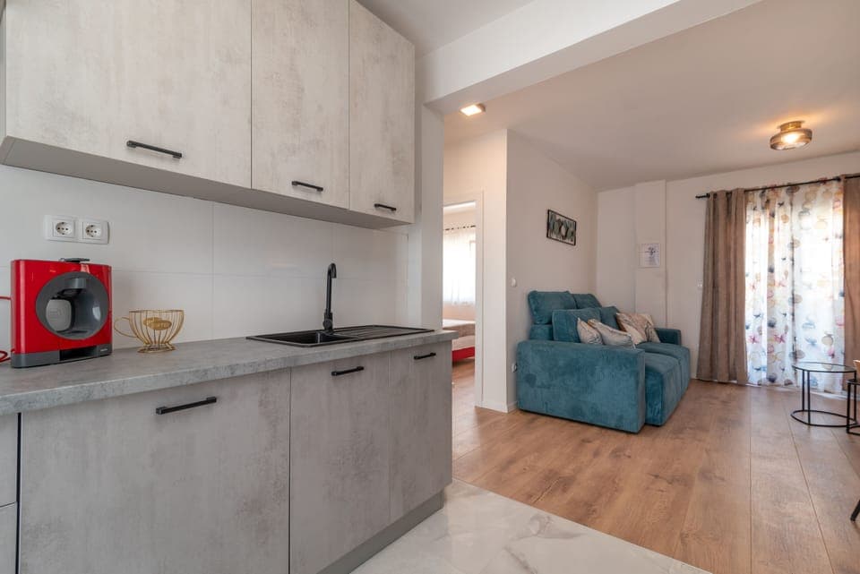 Luxury Apartment | Private kitchen | Microwave, oven, stovetop, coffee/tea maker
