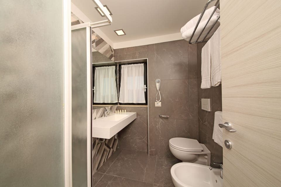 Shower, hair dryer, towels, shampoo