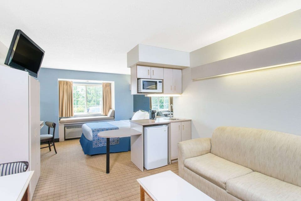 Suite, 1 Queen Bed, Non Smoking | In-room safe, desk, iron/ironing board, cribs/infant beds