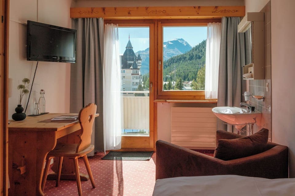 Standard Single Room, Mountain View | Premium bedding, down comforters, in-room safe, blackout drapes