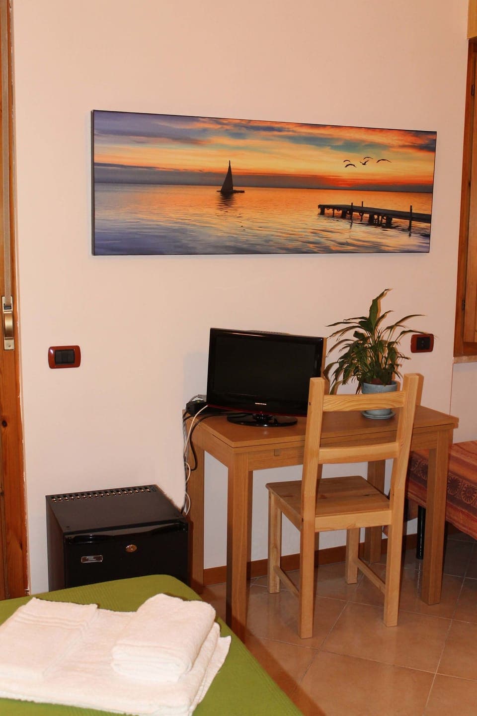 Double Room | In-room business center