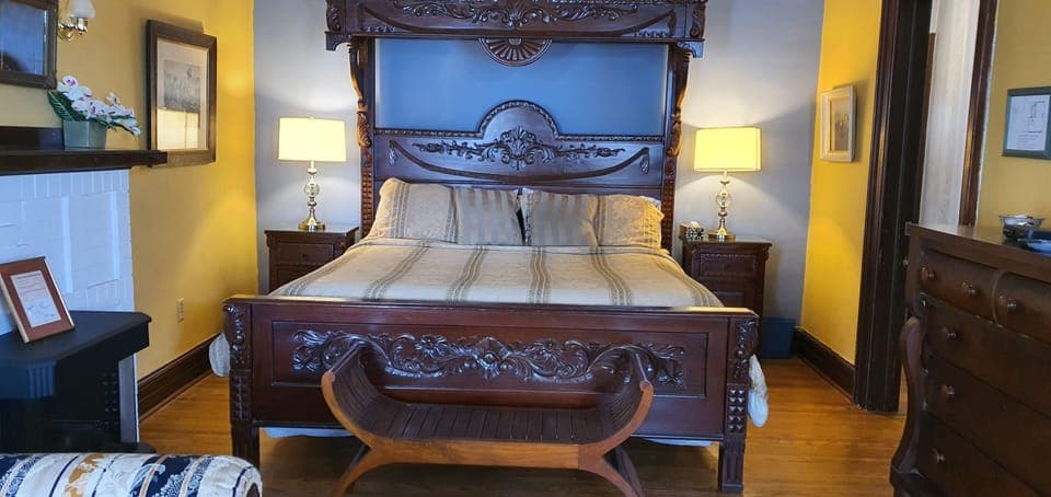 Deluxe Room | Iron/ironing board, free WiFi, bed sheets, alarm clocks