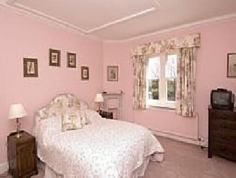 Double Room, Ensuite (Pink Room)