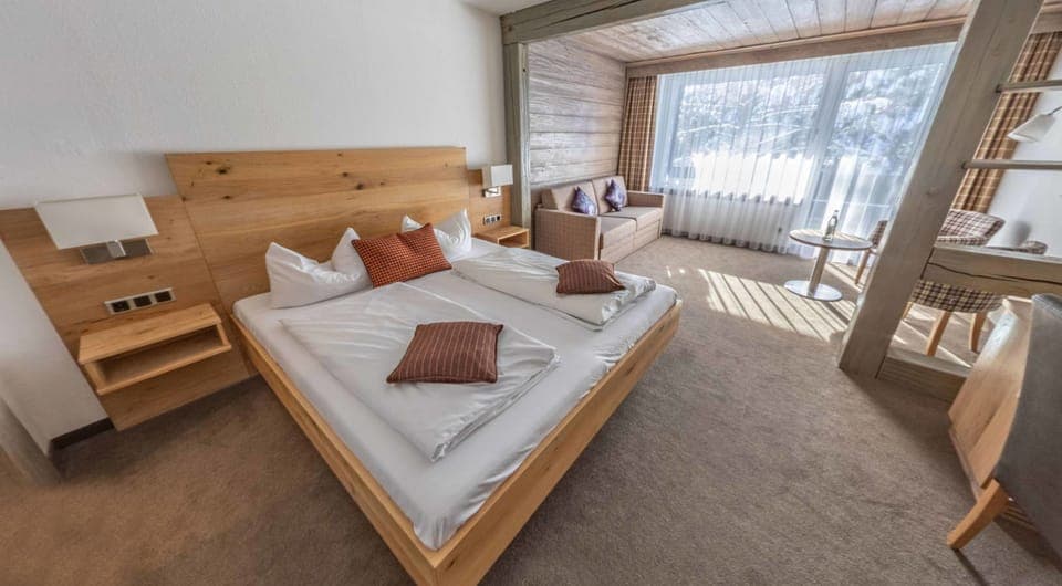 Deluxe Double Room, Mountain View | Minibar, desk, free WiFi, bed sheets
