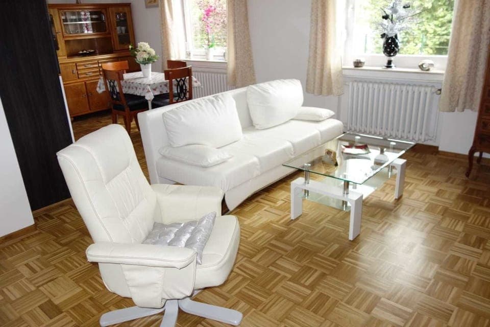 Comfort Condo, 1 Bedroom, Accessible, Valley View (Werner) | Living room | TV